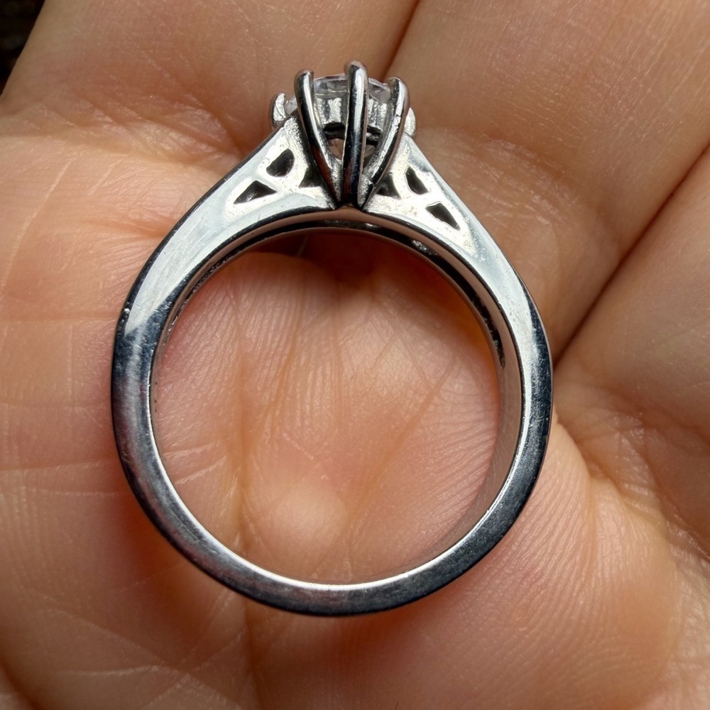 Solitaire Ring - Picture 9 of 15